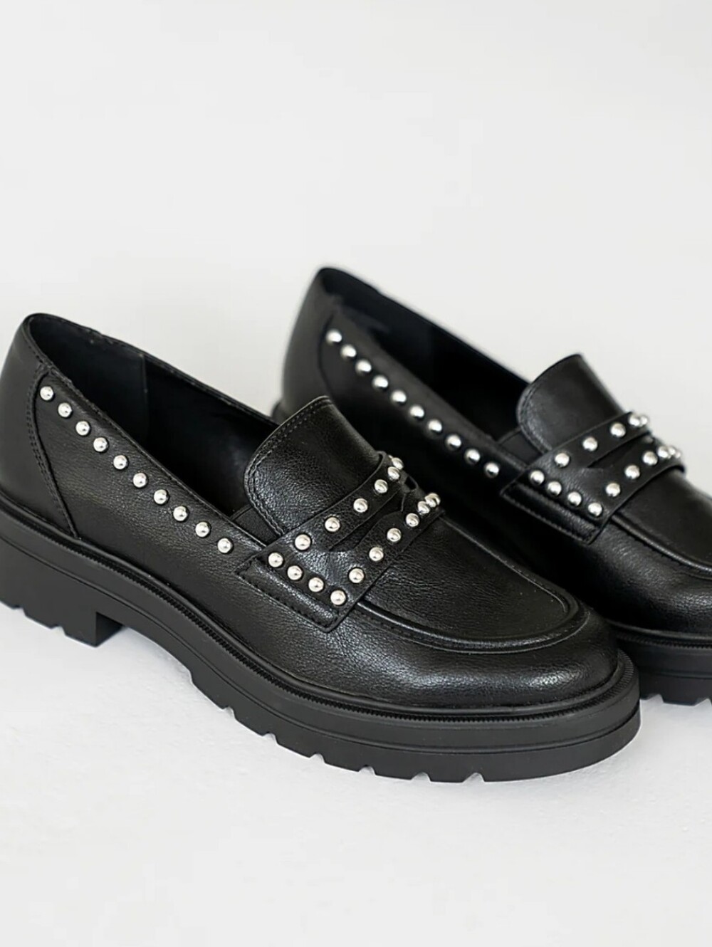 NWT MIA Tillie Studded Loafers In Black. Sz 7.5